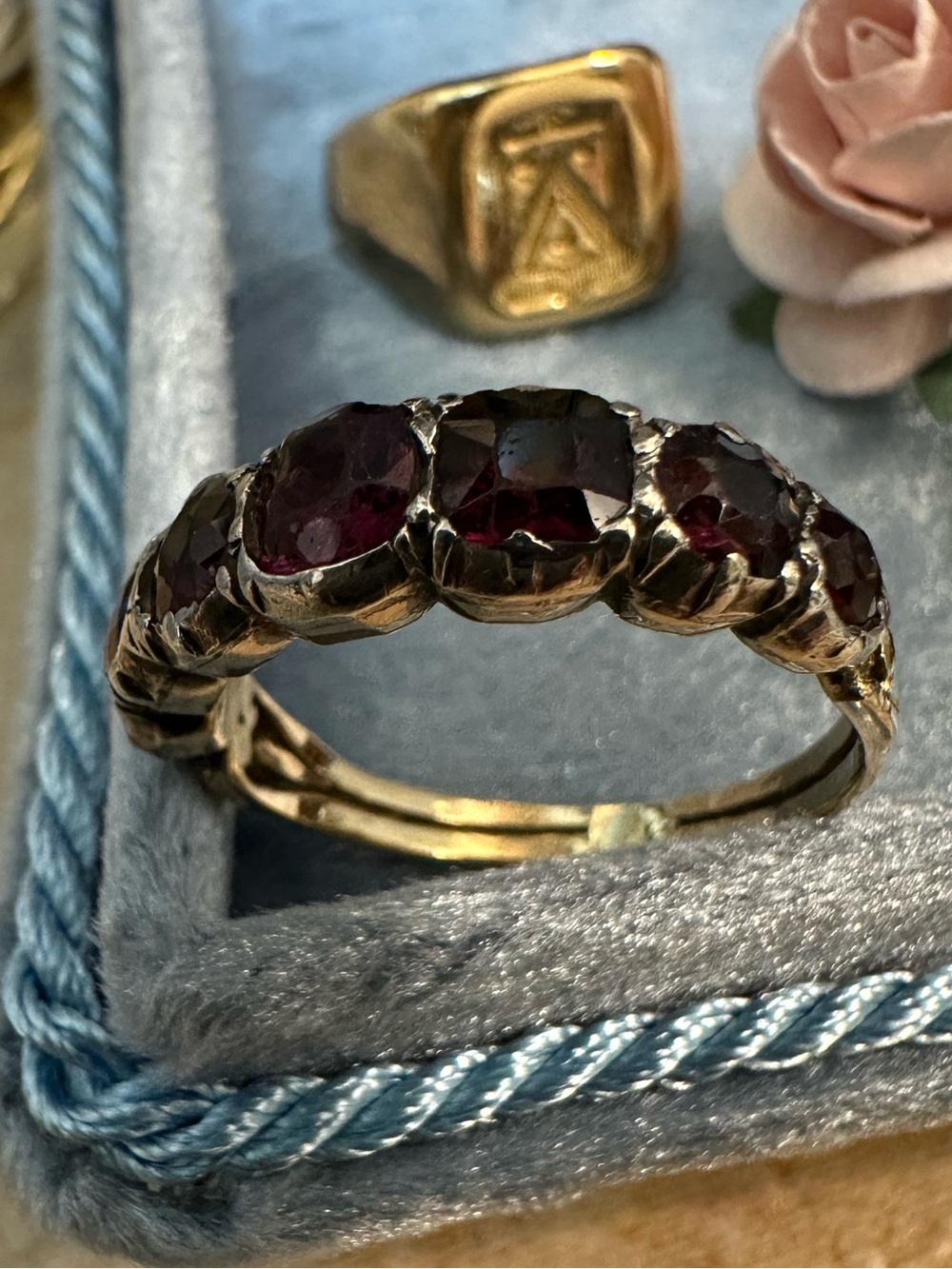 Antique Georgian 9ct Gold Garnet 7-Stone Ring Band Size 7.75 - Picture 8 of 16